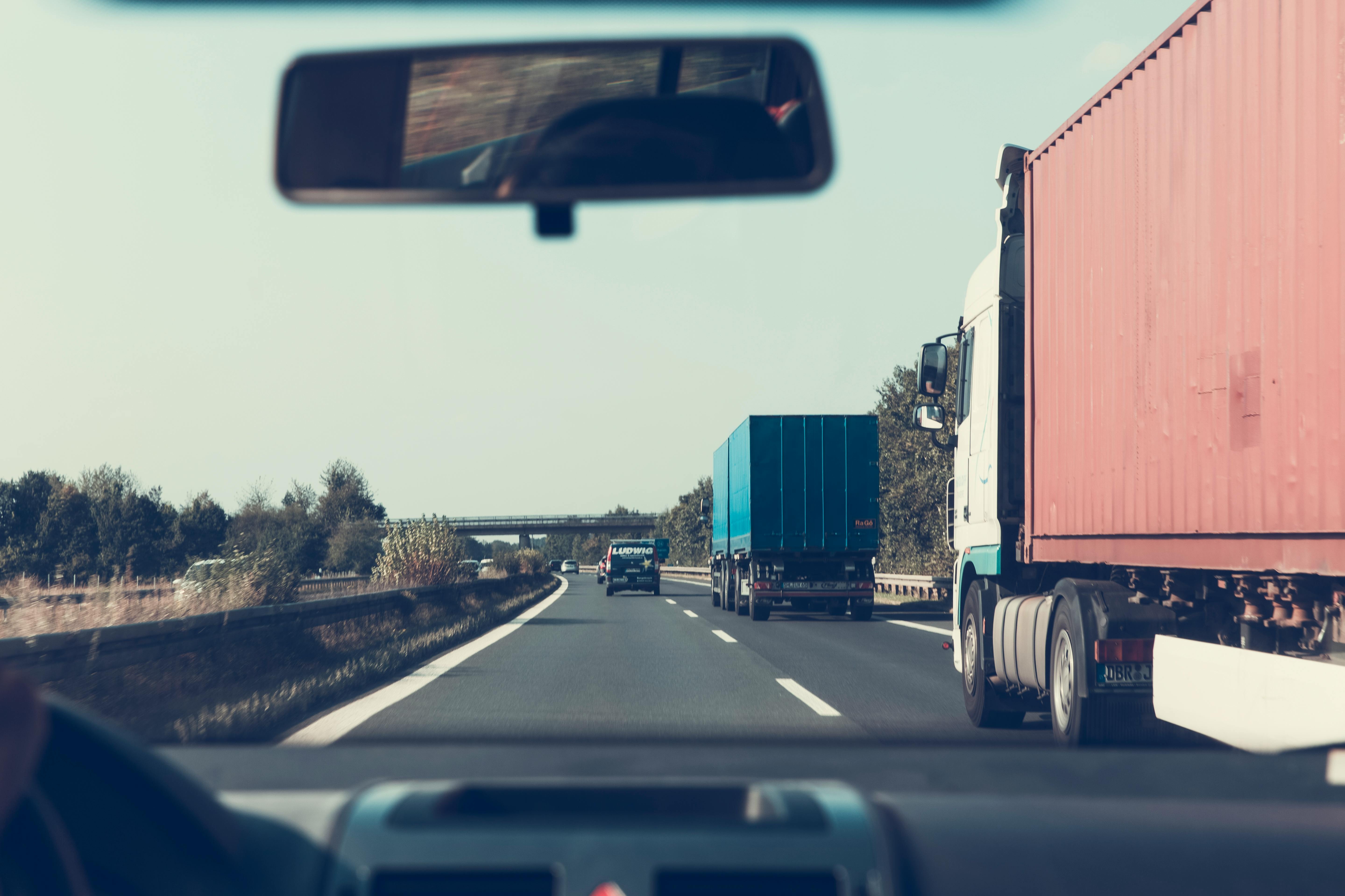 Lusterka w ciężarówce – wymogi prawne
